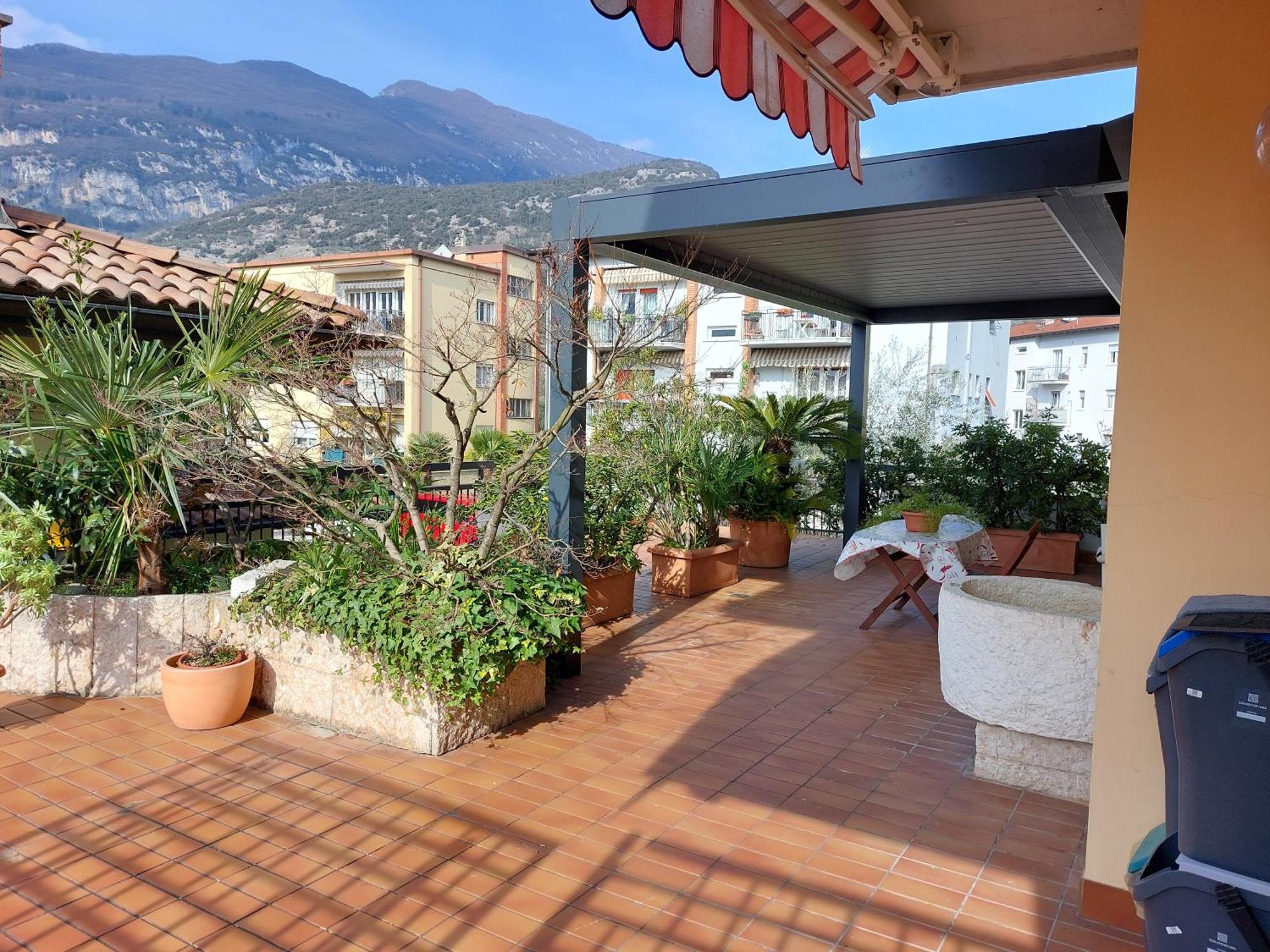 Appartamento La Terrazza Arco Luaran gambar